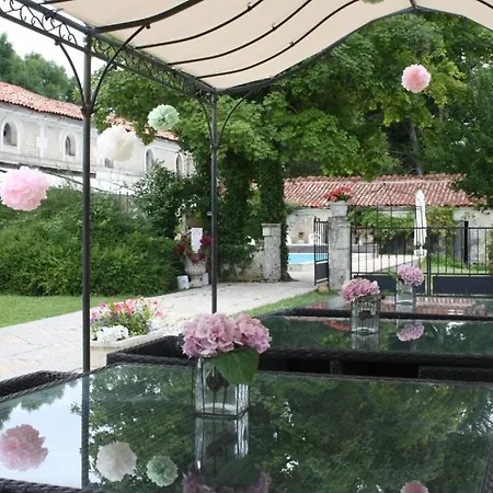 Chateau بيت ضيافة *